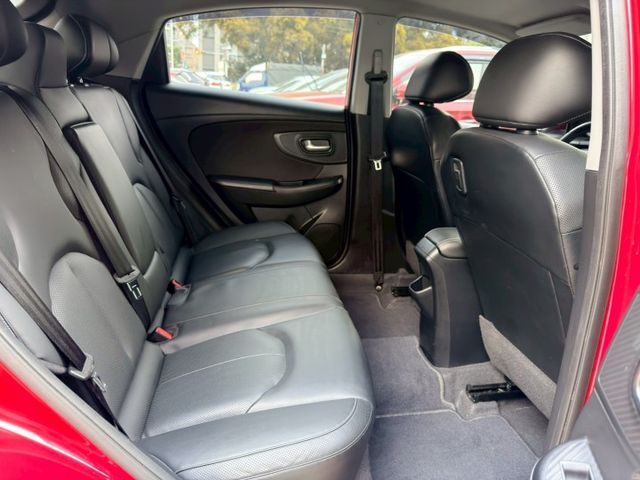 歡迎視訊賞車。原鈑件，認證車。大屏幕版，雙安、恆溫、定速、胎壓偵測、Side View。僅跑十萬，里程保證。買菜代步好用  第10張相片