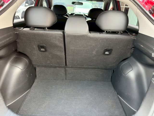 歡迎視訊賞車。原鈑件，認證車。大屏幕版，雙安、恆溫、定速、胎壓偵測、Side View。僅跑十萬，里程保證。買菜代步好用  第11張相片