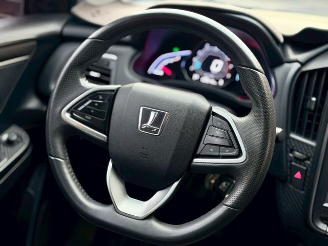 歡迎視訊賞車。原鈑件，認證車。大屏幕版，雙安、恆溫、定速、胎壓偵測、Side View。僅跑十萬，里程保證。買菜代步好用  第12張相片