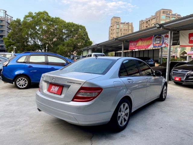 可視訊賞車。C200K。總代理，原廠保養。原版件，認證車。六安、循跡、定速。機械增壓，內裝、外觀漂亮，車況優！可全額貸款  第4張相片