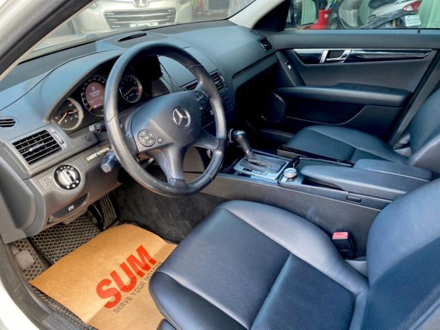 可視訊賞車。C200K。總代理，原廠保養。原版件，認證車。六安、循跡、定速。機械增壓，內裝、外觀漂亮，車況優！可全額貸款  第8張相片