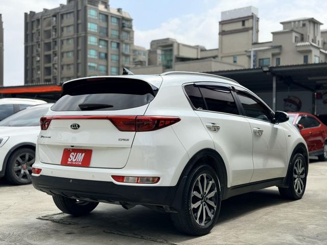 歡迎視訊賞車。4WD旗艦型，六安、循跡防滑、斜坡起步輔助、陡坡緩降、全景天窗、LED日行燈、定速、感應頭燈。原鈑件  第7張相片