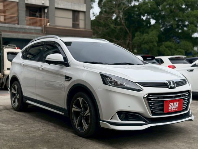歡迎視訊賞車。Aero版，原廠空力套件組，LED頭燈、換檔撥片、免鑰啟動、前方駐車雷達、環景影像、自動停車、電動尾門。  第3張相片