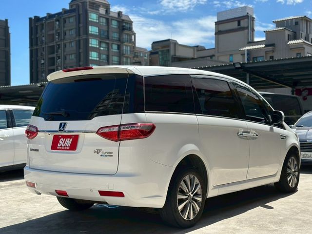 歡迎視訊賞車。旗艦型，四安、電動椅、環景影像、感應頭燈、夜視輔助、車道偏離警示、後座影音、HID頭燈。原鈑件，認證車！  第4張相片
