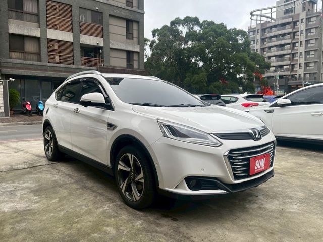 新車入庫，歡迎視訊賞車。AR好行版，免鑰啟動、天窗、電動尾門、六具安全氣囊、環景影像、循跡防滑、斜坡起步輔助、胎壓偵測  第3張相片