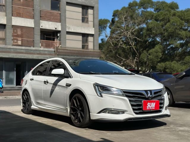 歡迎視訊賞車。內裝、外觀漂亮，認證車，車況優！旗艦型，IKEY、電動椅、天窗、方向盤換檔撥片、環景、HID頭燈。可全額貸  第5張相片