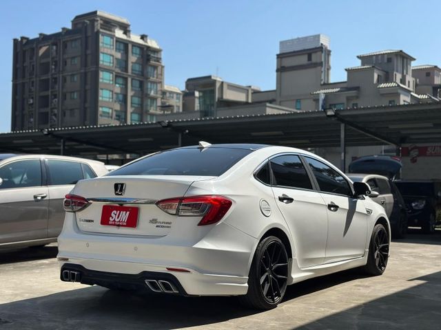 歡迎視訊賞車。內裝、外觀漂亮，認證車，車況優！旗艦型，IKEY、電動椅、天窗、方向盤換檔撥片、環景、HID頭燈。可全額貸  第11張相片
