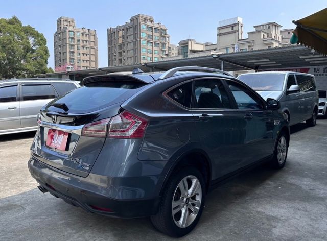 歡迎視訊賞車。原鈑件，認證車。時尚型，恆溫、循跡防滑、胎壓偵測。內、外漂亮，車況優！可全額貸款  第4張相片