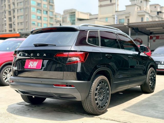 歡迎視訊賞車。尊榮版，ACC、AEB、免鑰啟動、前駐車雷達、LED頭燈、電動尾門、盲點、電動椅、分區溫控。原鈑件，認證車  第4張相片
