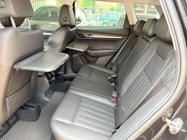 歡迎視訊賞車。尊榮版，ACC、AEB、免鑰啟動、前駐車雷達、LED頭燈、電動尾門、盲點、電動椅、分區溫控。原鈑件，認證車  第9張相片