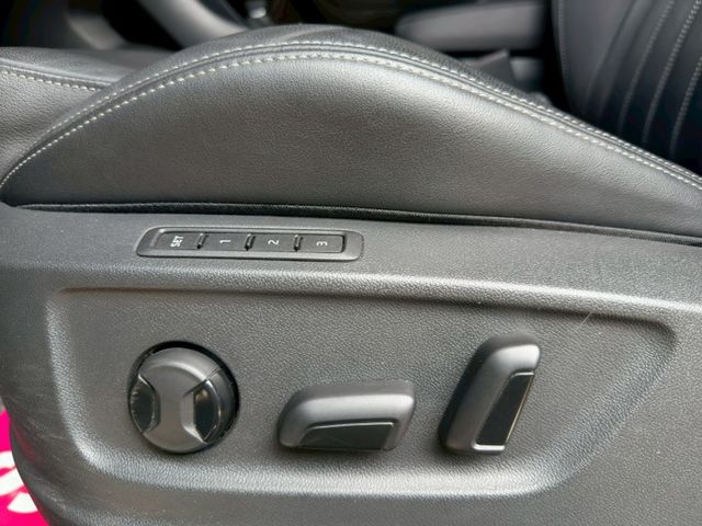 歡迎視訊賞車。尊榮版，ACC、AEB、免鑰啟動、前駐車雷達、LED頭燈、電動尾門、盲點、電動椅、分區溫控。原鈑件，認證車  第16張相片