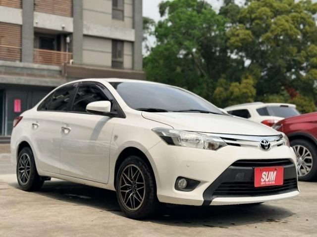 歡迎視訊賞車。經典型，雙安、安卓機螢幕、倒車顯影、前雷達、鋁圈、前霧燈。原鈑件，認證車，車況優！跑11萬，里程保證！  第5張相片