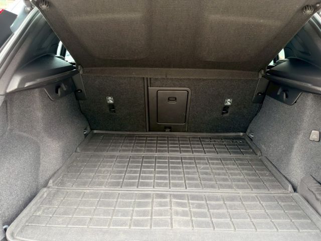 歡迎視訊賞車。ACC、AEB、盲點、車道偏離、雙前電動座椅、免鑰啟動、電尾門、LED頭燈。原鈑件，認證車。可全額貸款  第11張相片
