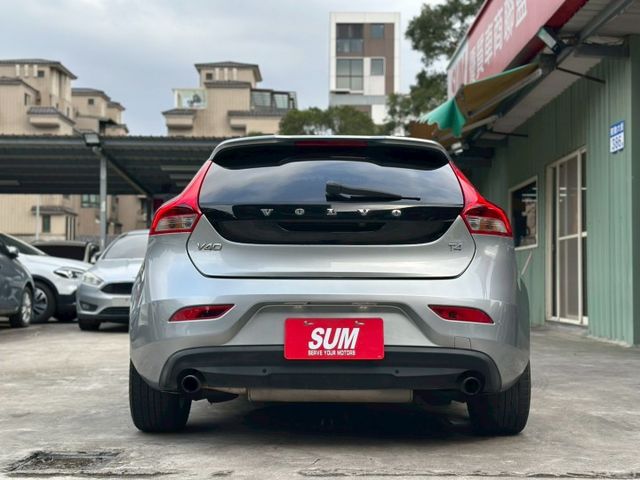 歡迎視訊賞車。原鈑件，認證車。T4旗艦型，免鑰啟動、全景天窗、定速、車道偏離警示、盲點偵測、遠光燈自動控制、倒車顯影。  第5張相片
