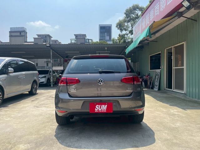 歡迎視訊賞車。七安、定速、胎壓偵測、循跡、倒車顯影、方向盤快控鍵。內裝、外觀漂亮，車況優！認證車！僅跑10萬，里程保證！  第5張相片