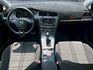 歡迎視訊賞車。七安、定速、胎壓偵測、循跡、倒車顯影、方向盤快控鍵。內裝、外觀漂亮，車況優！認證車！僅跑10萬，里程保證！  第7張縮圖