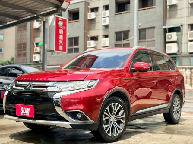 歡迎視訊賞車。尊貴型，免鑰啟動、ACC、AEB、雙區溫控、盲點、七安、感應頭燈。僅跑六萬，原鈑件，認證車。  第1張相片