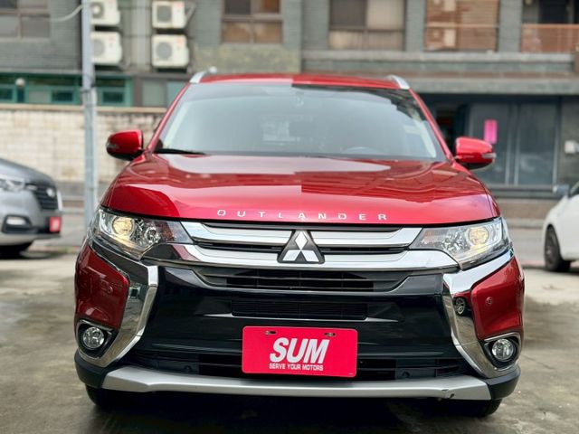 歡迎視訊賞車。尊貴型，免鑰啟動、ACC、AEB、雙區溫控、盲點、七安、感應頭燈。僅跑六萬，原鈑件，認證車。  第2張相片