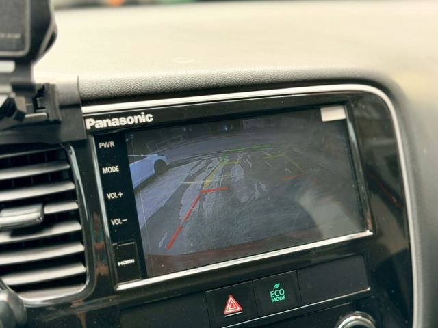 歡迎視訊賞車。尊貴型，免鑰啟動、ACC、AEB、雙區溫控、盲點、七安、感應頭燈。僅跑六萬，原鈑件，認證車。  第13張相片