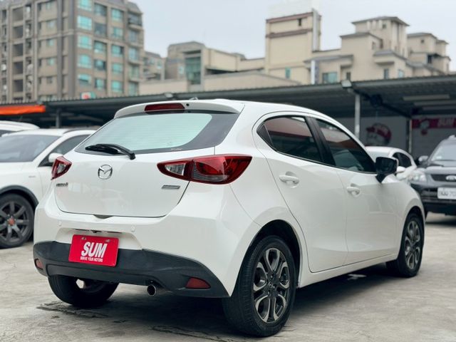 歡迎視訊賞車。尊貴版，免鑰啟動、循跡防滑、恆溫空調、斜坡起步輔助、倒車影像、方向盤快控鍵。原鈑件，認證車。  第4張相片
