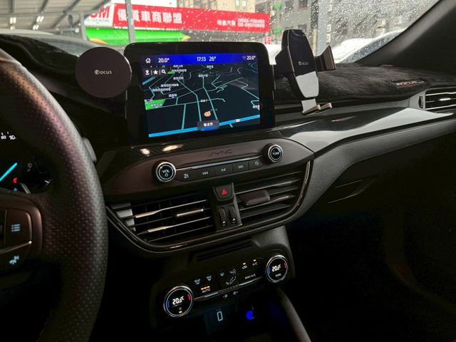 歡迎視訊賞車。2020年12月ST-Line Lommel，ACC、AEB、車道維持、盲點、HUD抬顯、電動椅B&O音響  第10張相片