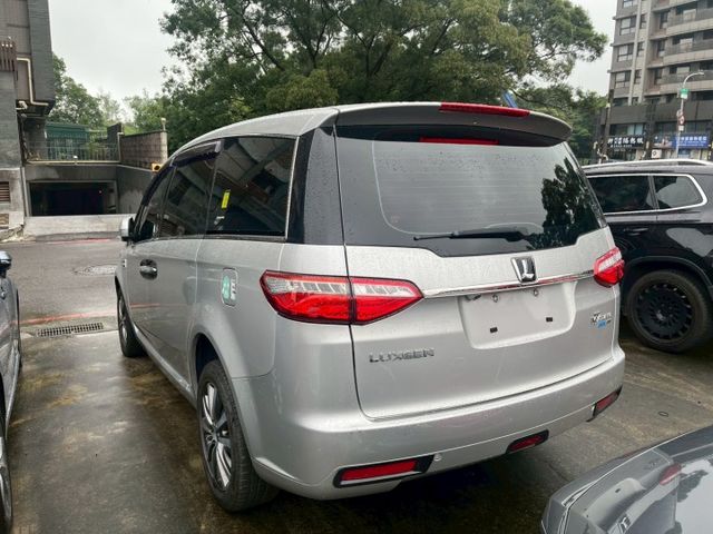 歡迎視訊賞車。3D安全尊爵型，4安、IKEY、環景影像、天窗、定速、雙電滑門、循跡防滑、斜坡起步輔助。原鈑件，認證車。  第2張相片
