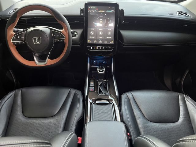 歡迎視訊賞車。七人健康樂活版，7+1福祉車，七座/五座＋1座輪椅，滿足不同需求。ACC、ABE、HUD抬顯、環景、電尾門  第3張相片