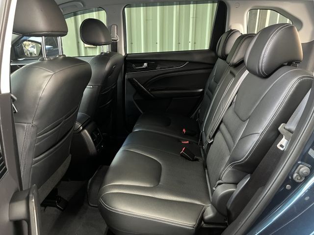 歡迎視訊賞車。七人健康樂活版，7+1福祉車，七座/五座＋1座輪椅，滿足不同需求。ACC、ABE、HUD抬顯、環景、電尾門  第5張相片