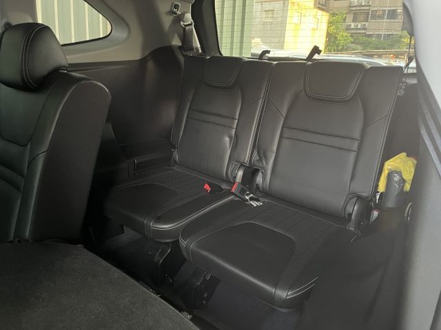 歡迎視訊賞車。七人健康樂活版，7+1福祉車，七座/五座＋1座輪椅，滿足不同需求。ACC、ABE、HUD抬顯、環景、電尾門  第6張相片
