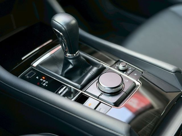 歡迎視訊賞車。旗艦版，ACC、AEB、盲點、車道偏離警示、環景影像、改AutoExe方向盤。內、外超漂亮！僅跑5.5萬！  第14張相片