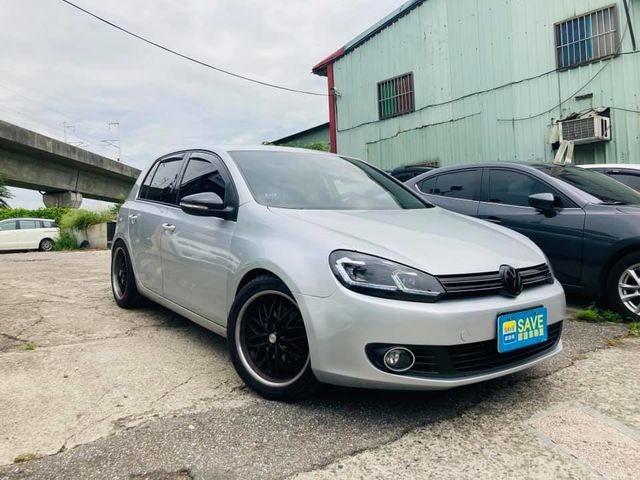 入庫🚗12年六代GOLF 1.6汽油定速版 七代GTI頭燈 R尾燈 避震 鋁圈 排氣管中尾段 卡夢後視鏡 安灼基大螢幕🖥 帥氣改裝 全額貸實施中💰  第1張相片