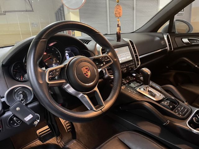 PORSCHE  Cayenne 凱安  第4張相片