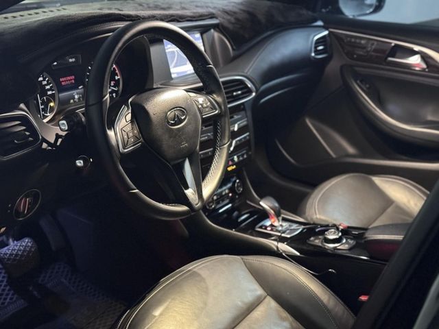 Infiniti  Q30  第4張相片