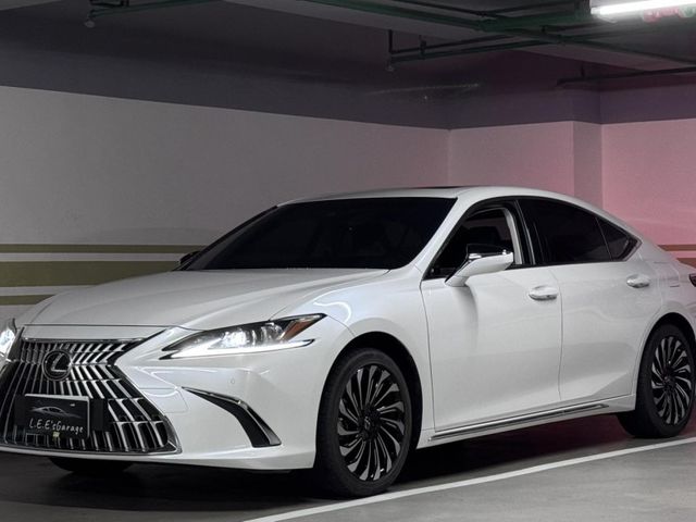 Lexus  ES200  第1張相片