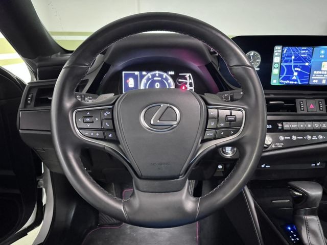Lexus  ES200  第4張相片