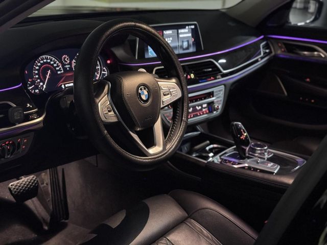 BMW/ 寶馬  7 SERIES  740Li  第3張相片