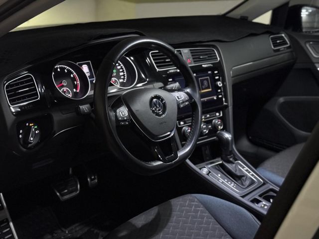 Volkswagen 福斯  Golf  第2張相片