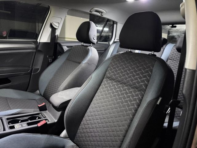 Volkswagen 福斯  Golf  第4張相片