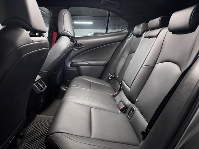 Lexus  UX250h  第5張相片