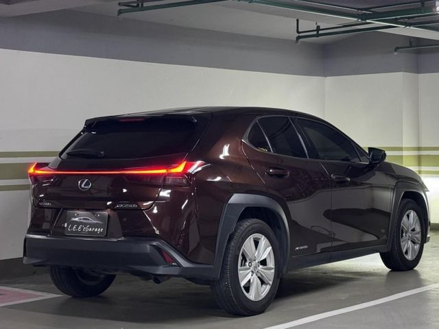 Lexus  UX250h UX250H 跑少   第4張相片