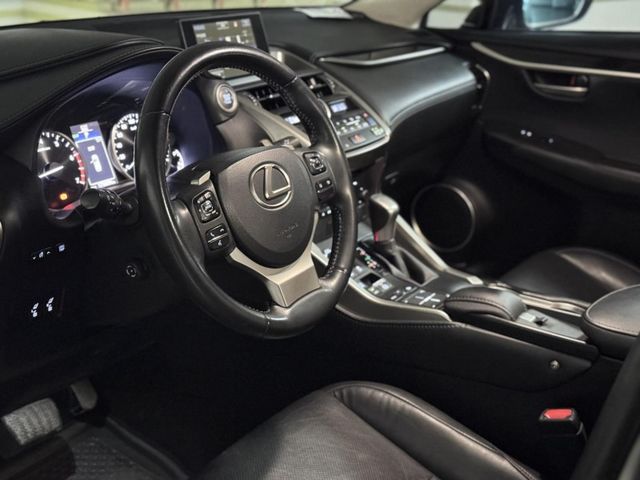 Lexus  NX NX200T 頂  第3張相片