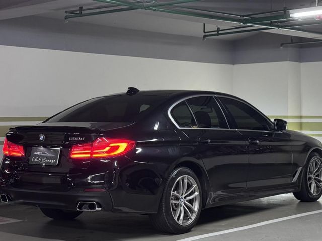 BMW/ 寶馬  5 SERIES  520d G30 520D 5AT跟車 六角數位儀表   第2張相片