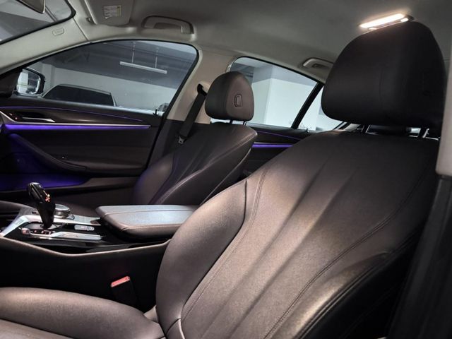 BMW/ 寶馬  5 SERIES  520d G30 520D 5AT跟車 六角數位儀表   第4張相片