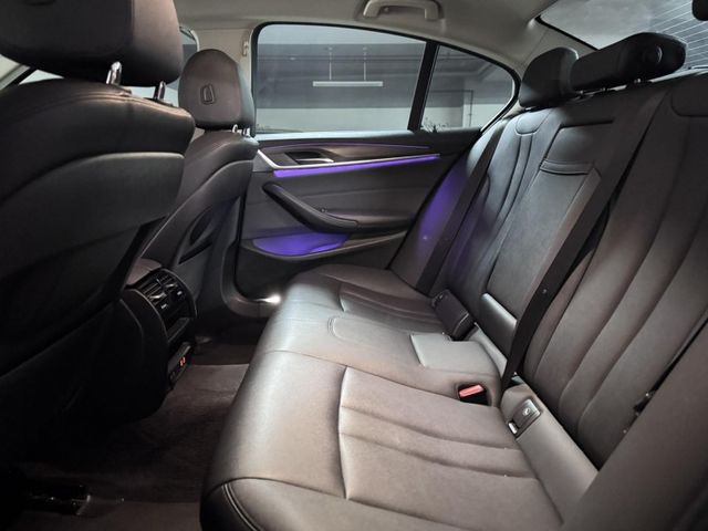 BMW/ 寶馬  5 SERIES  520d G30 520D 5AT跟車 六角數位儀表   第5張相片
