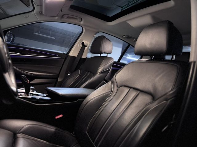 BMW/ 寶馬  5 SERIES  530i  第4張相片
