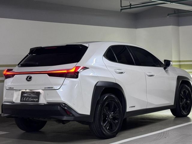 Lexus  UX250h UX250H 豪  第4張相片