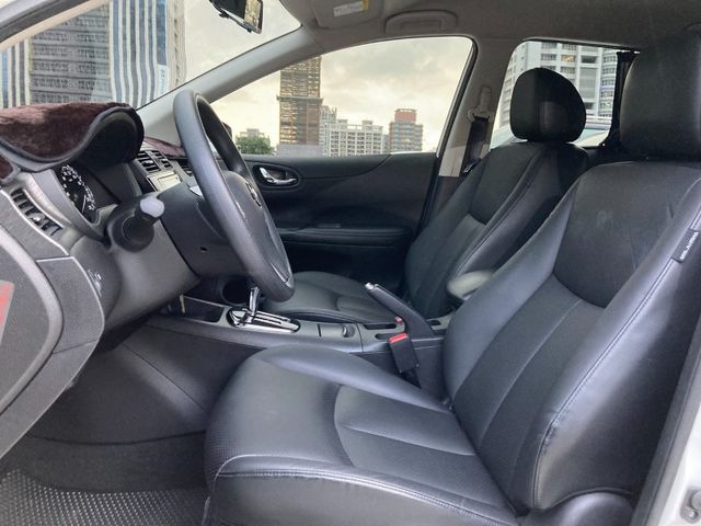 Nissan  Tiida  第5張相片