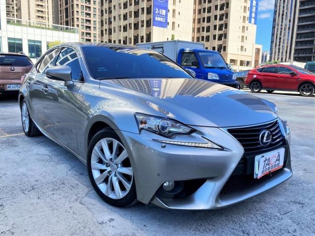 Lexus  IS  第1張相片