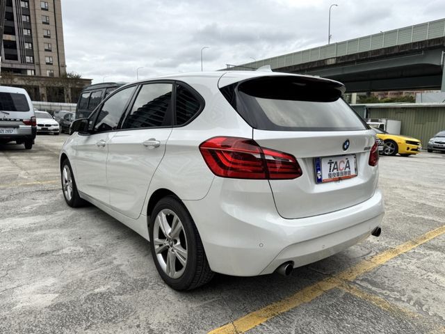 BMW/ 寶馬  2 SERIES  220i 總代理 原漆原版件 導航 電視 有定期保養 車況  第3張相片