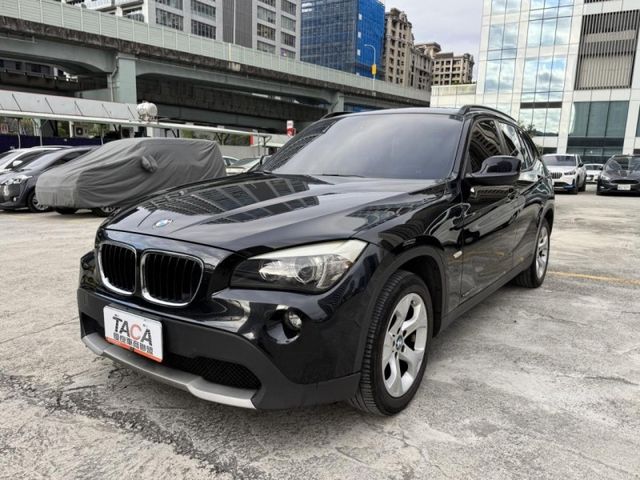 BMW/ 寶馬  X1 SERIES  X1 sDrive20d 總代理 X1 實車在店 黑色休旅車 雙前電動  第4張相片